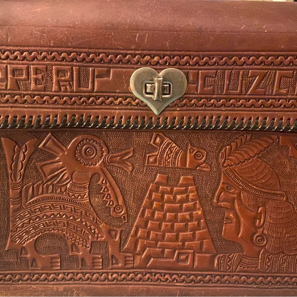 Genuine leather shoulder bag from Peru
